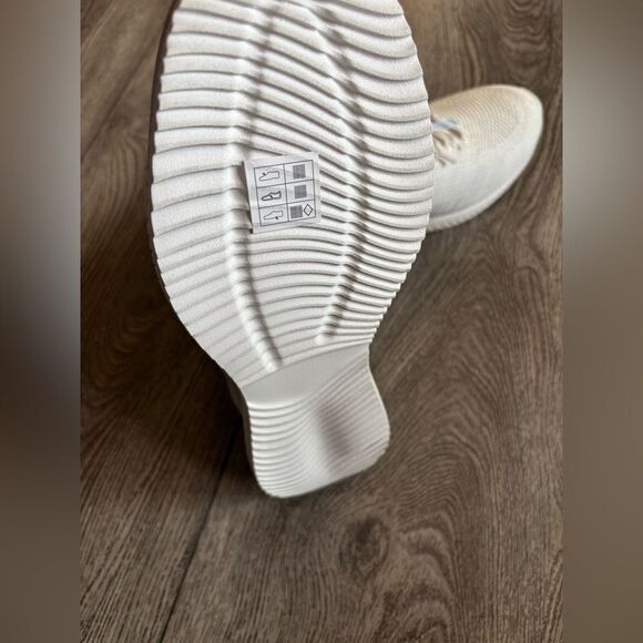 Skechers White and Light Blue Knit Sneakers memory foam wide fit shoes - Picture 7 of 9